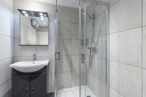 Shower, towels