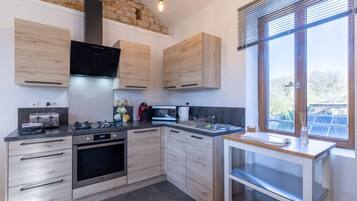 Fridge, microwave, oven, stovetop