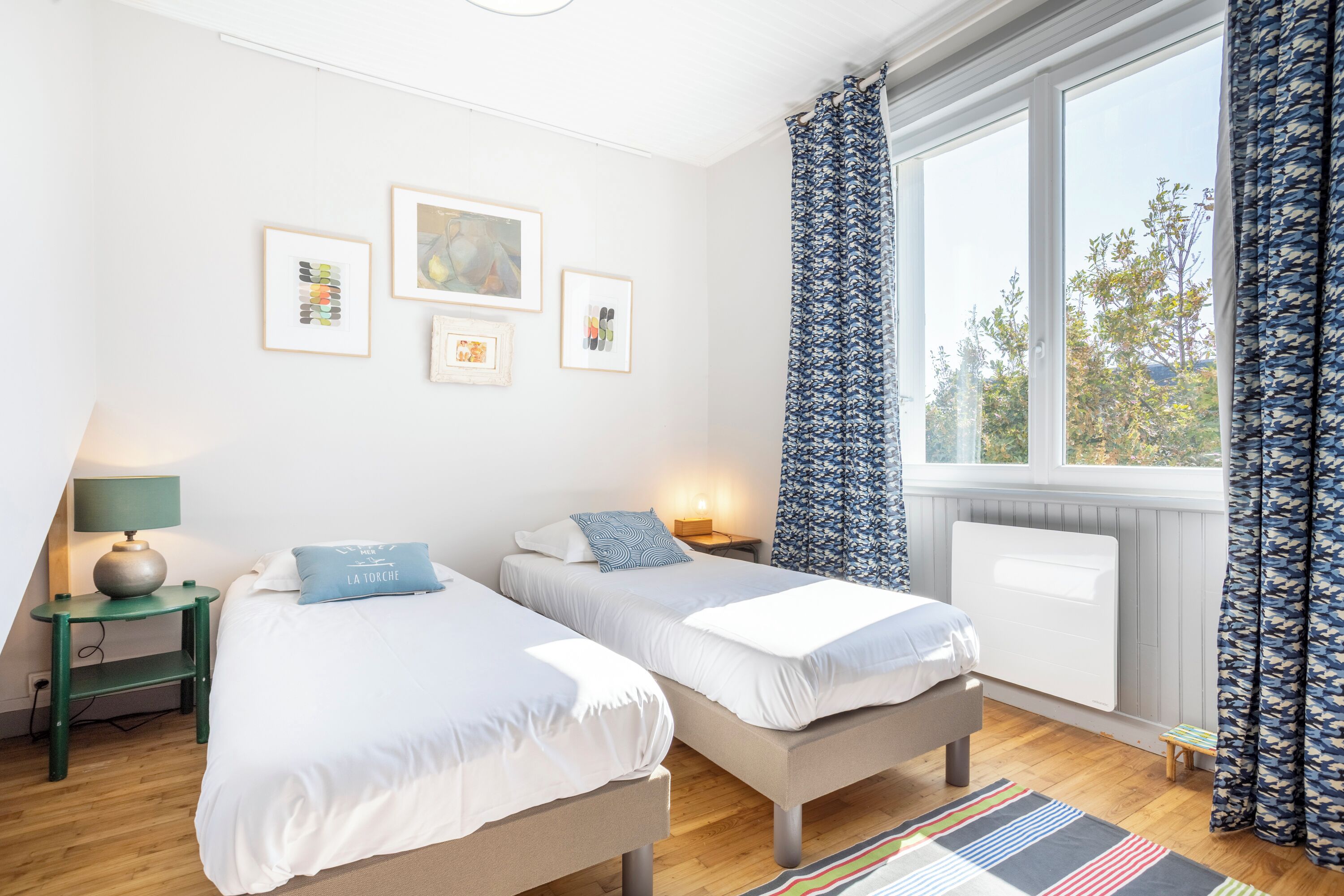 4 makuuhuonetta, silitysrauta/-lauta, ilmainen Wi-Fi, vuodevaatteet