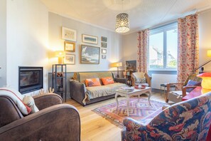 Télévision, cheminée