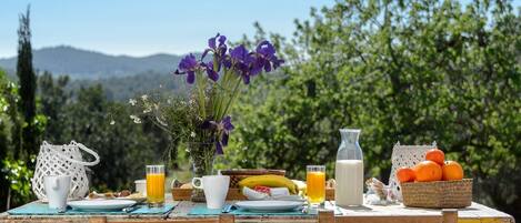 تناول الطعام بالخارج