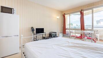 1 bedroom, iron/ironing board, free WiFi