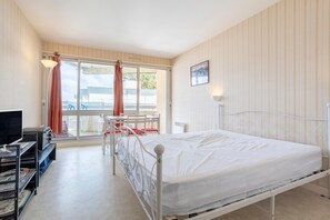 1 chambre, fer et planche à repasser, Wi-Fi gratuit