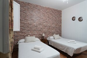 4 bedrooms, iron/ironing board, free WiFi, bed sheets