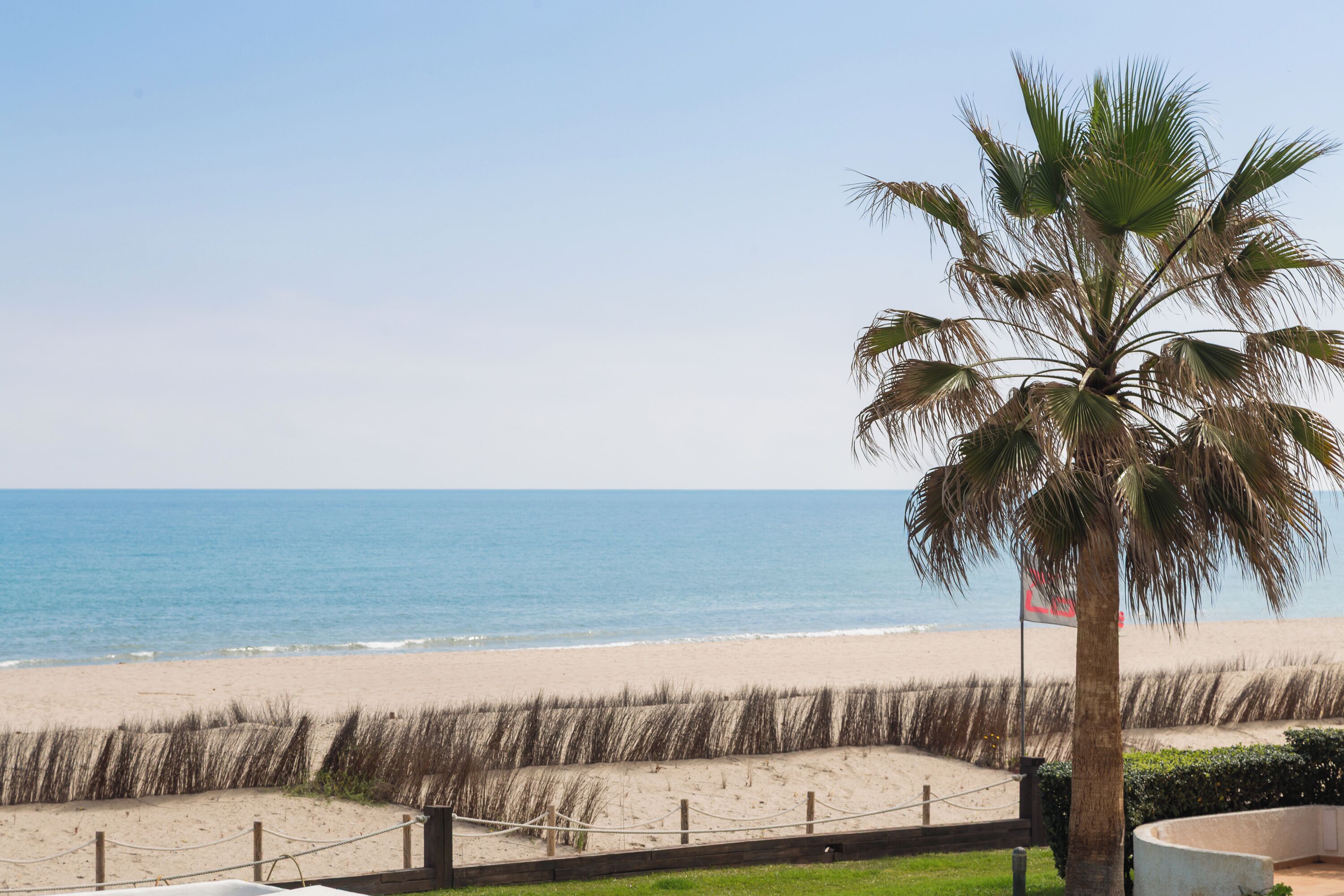 Una spiaggia nelle vicinanze