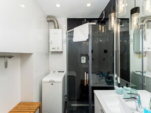 Bruser, gratis toiletartikler, hårtørrer, håndklæder