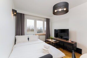 2 bedrooms, iron/ironing board, bed sheets