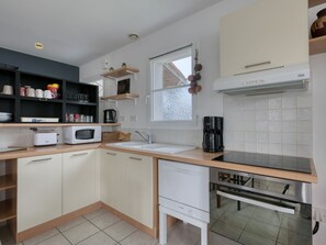 Kühlschrank, Mikrowelle, Ofen, Geschirrspüler