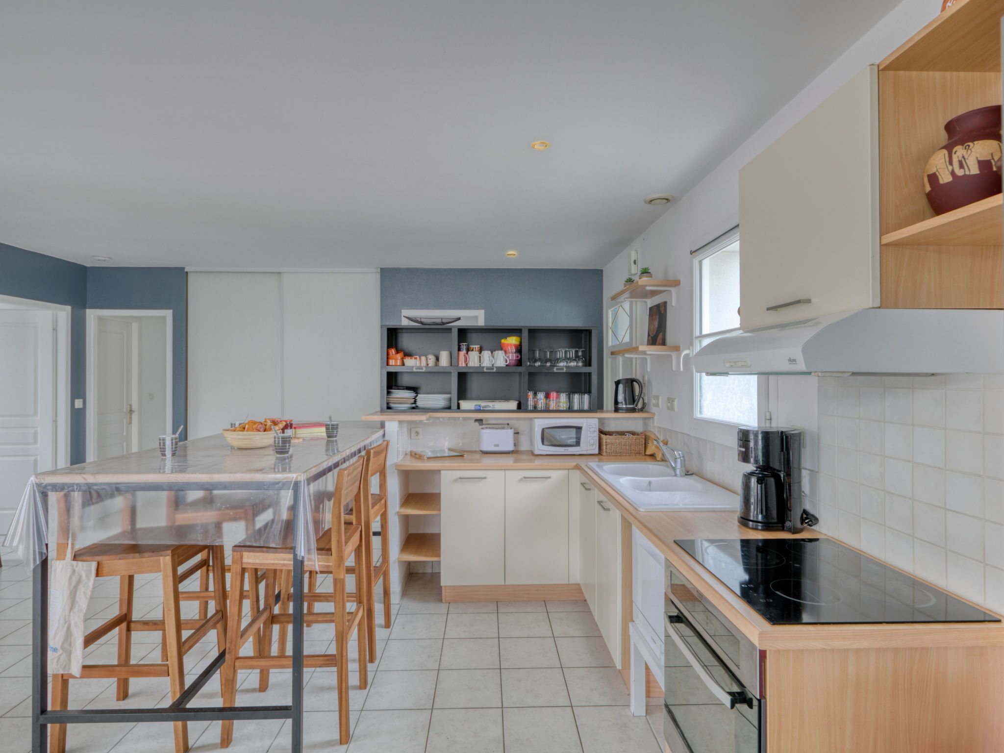 Réfrigérateur, micro-ondes, four, lave-vaisselle