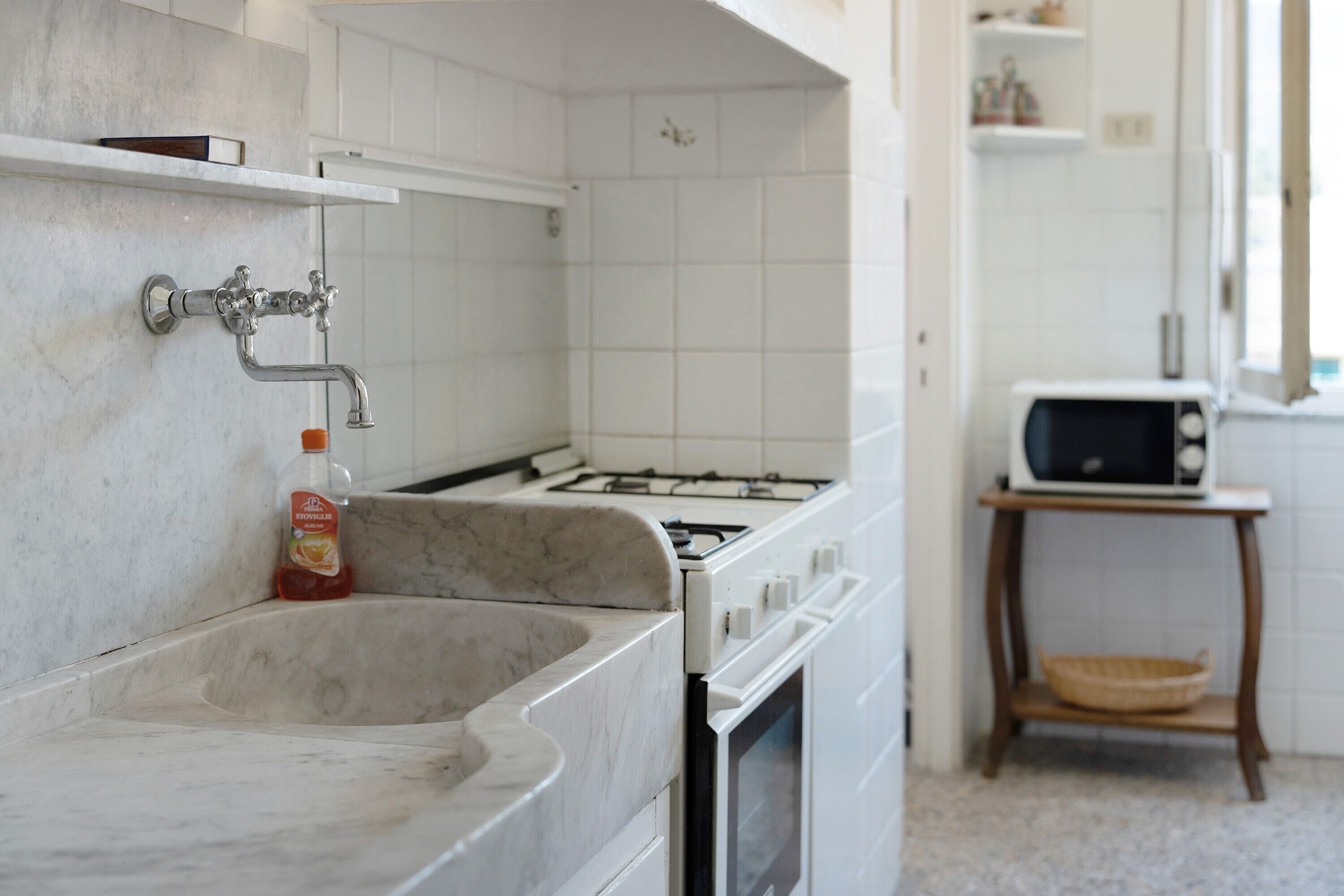 Frigorifero, microonde, forno, piano cottura