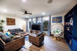 Smart TV, fireplace, video games, computer monitors - The Nest:A Sanctuary of Nature & Luxury (Charlotte)