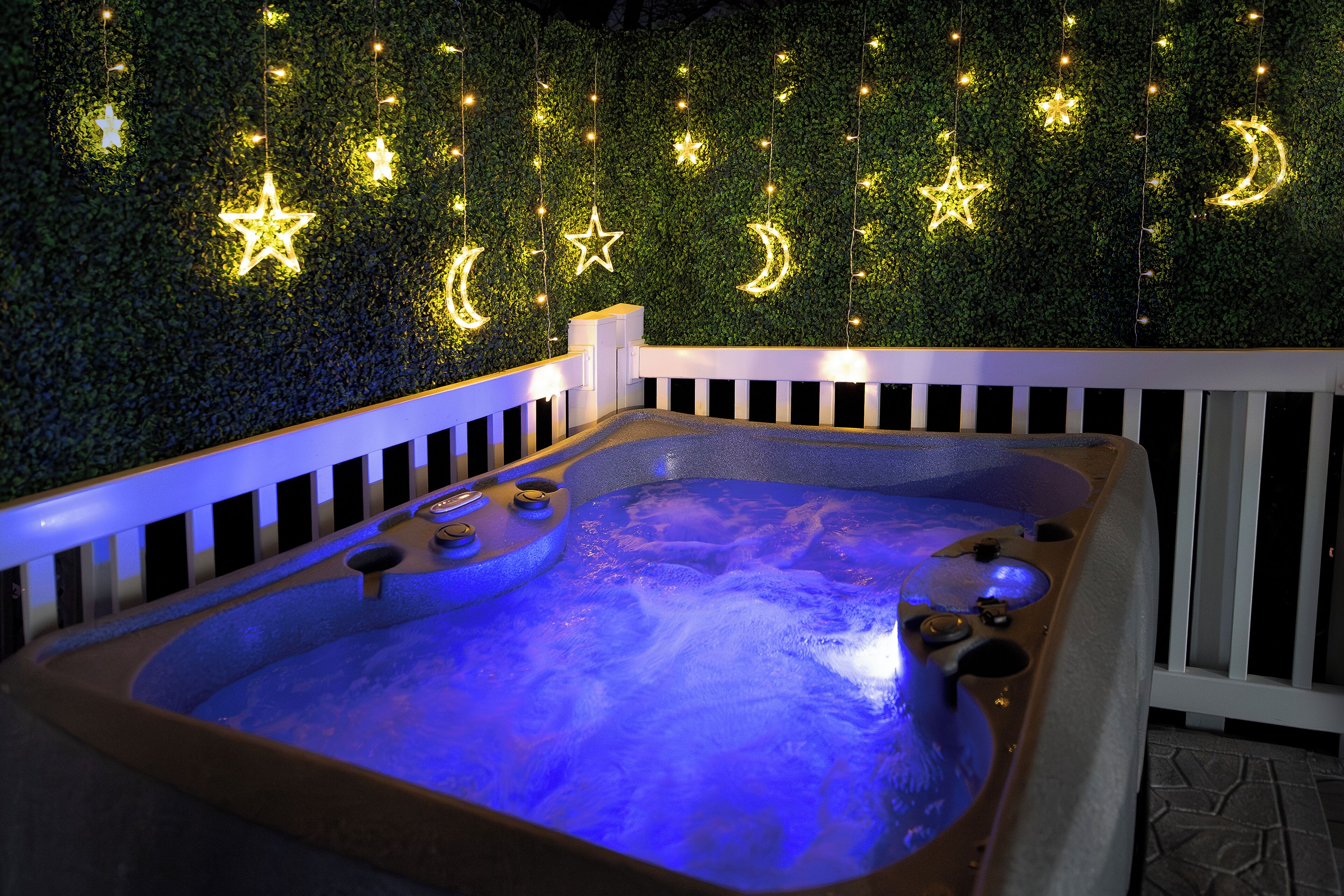 Indoor spa tub