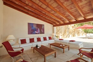 Terrace/patio - Country House 'Can Pascalou' with Sea Views, Wi-Fi and Air Conditioning (Canyamel)