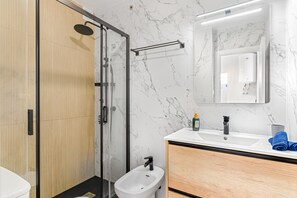 تجهيزات دش، مجففات شعر، مناشف