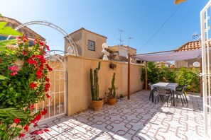 تناول الطعام بالخارج