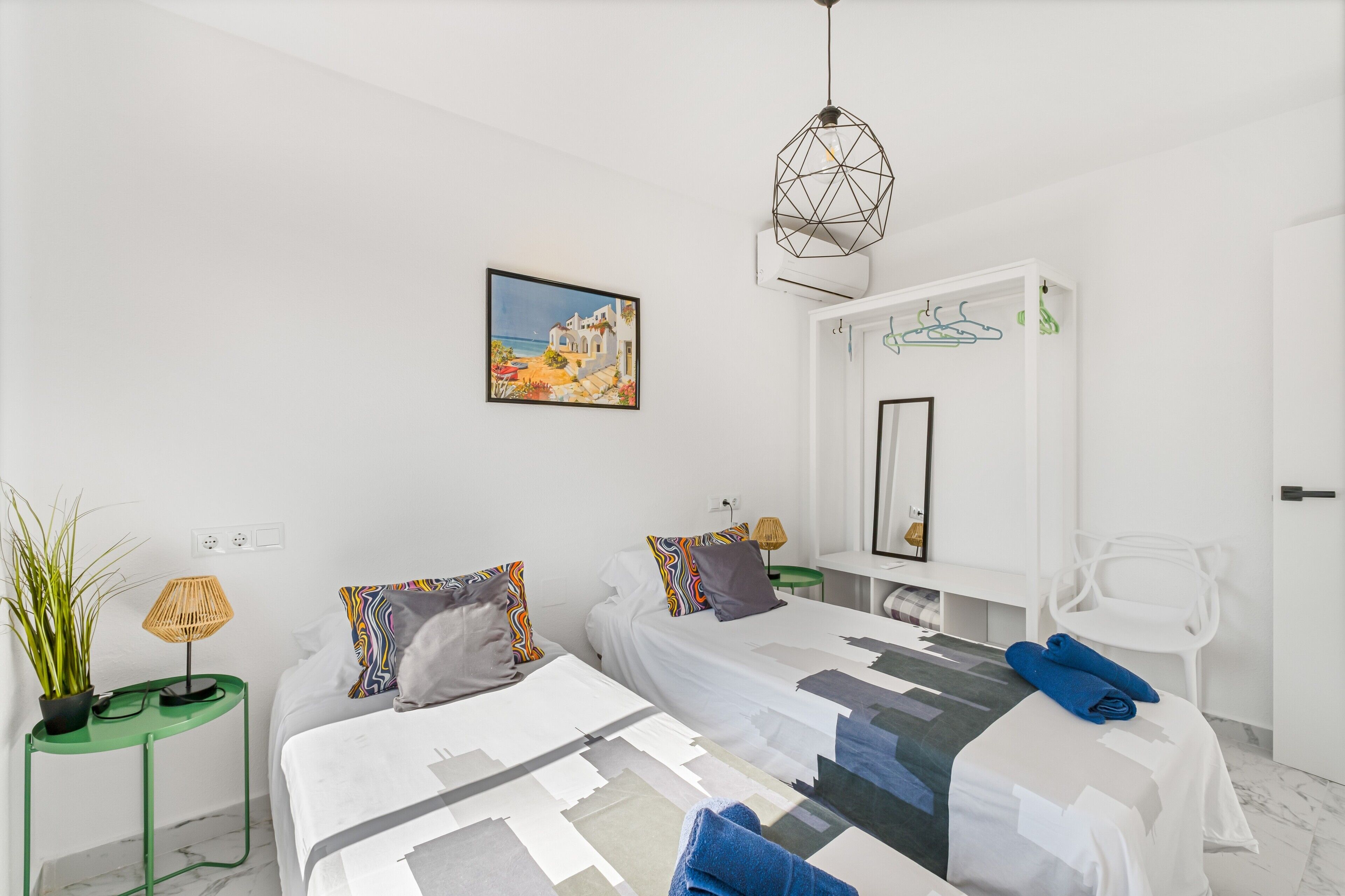 3 chambres, fer et planche à repasser, Wi-Fi gratuit, draps fournis