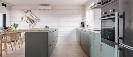 Réfrigérateur, micro-ondes, four, lave-vaisselle