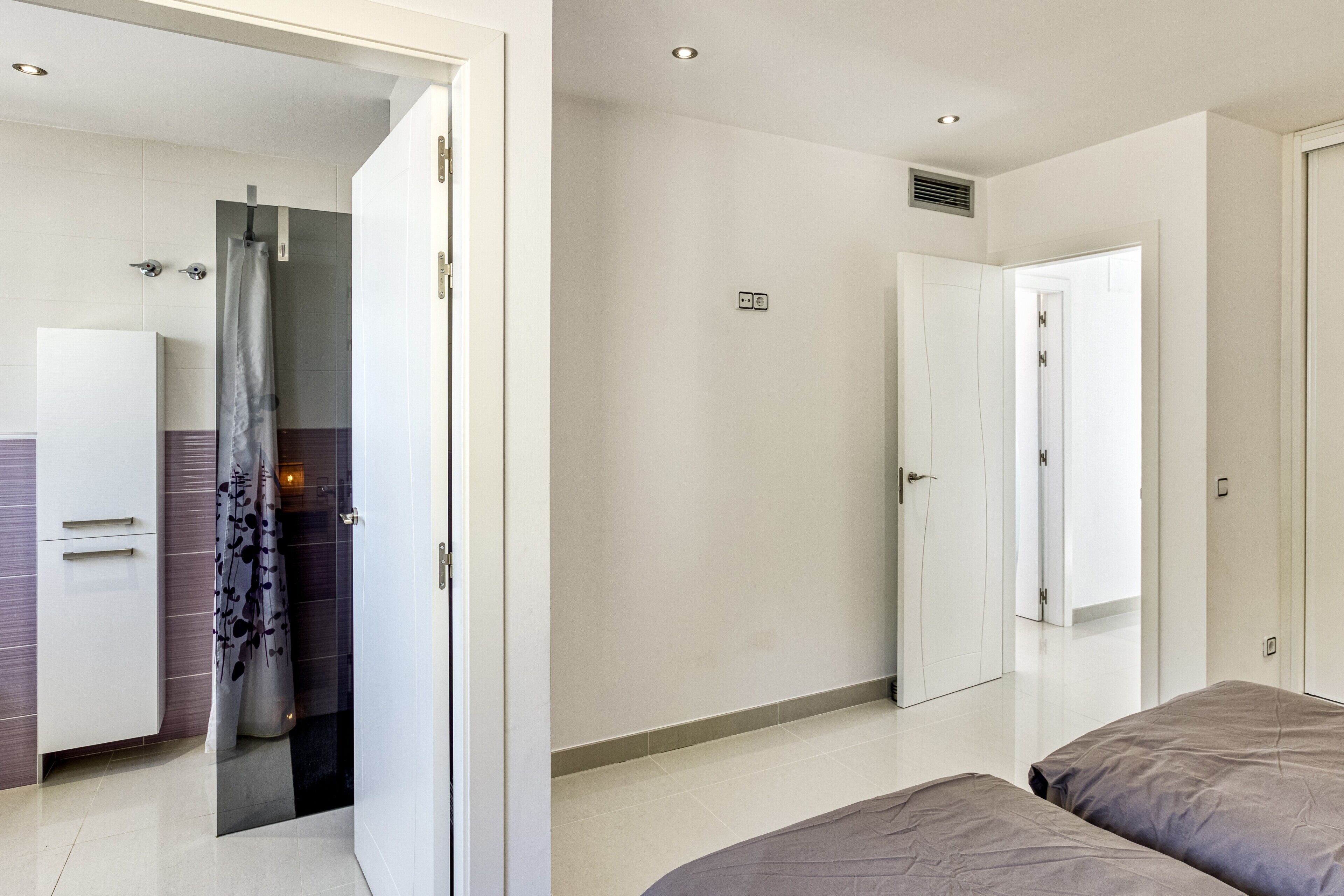 6 bedrooms, iron/ironing board, free WiFi, bed sheets