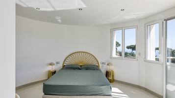 6 bedrooms, iron/ironing board, free WiFi, bed sheets