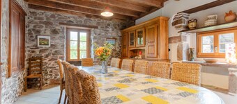 Casa de vacaciones 'Etxaluzenea' con vistas a la montaña, terraza privada y Wi-Fi