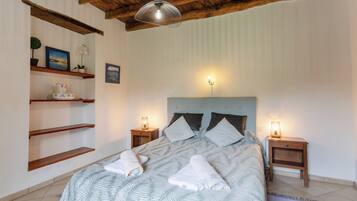 6 bedrooms, iron/ironing board, free WiFi