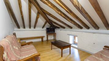 Télévision, cheminée