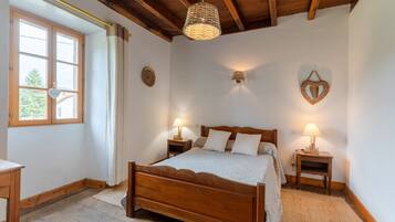 6 slaapkamers, een strijkplank/strijkijzer, gratis wifi