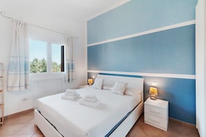 1 bedroom, bed sheets