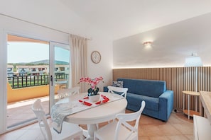 TV - Apartment 'Corallo' with Shared Pool, Private Terrace, and Air Conditioning (Olbia)