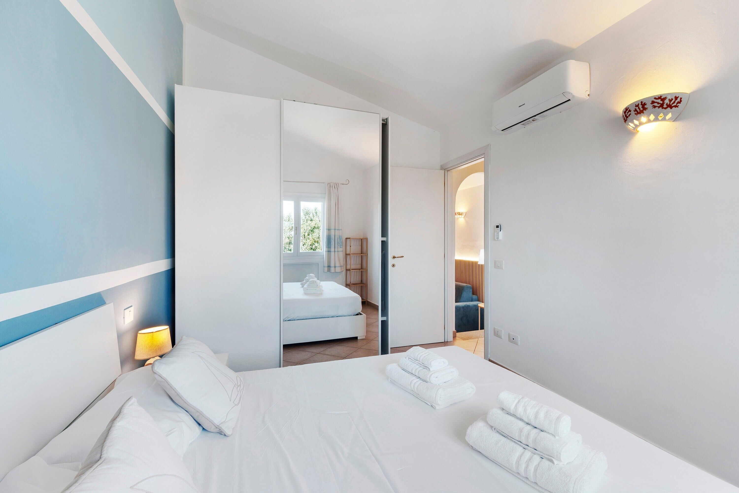 1 bedroom, bed sheets