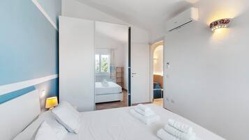 1 bedroom, bed sheets