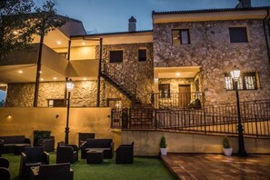 Exterior - El Encanto del Alberche 'Casa 1' with Mountain View, Shared Pool and Wi-Fi (Villanueva De Avila)