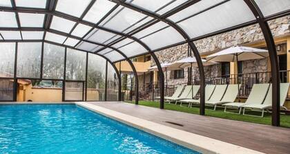 El Encanto del Alberche,'Casa 2' with Mountain View, Shared Pool and Wi-Fi