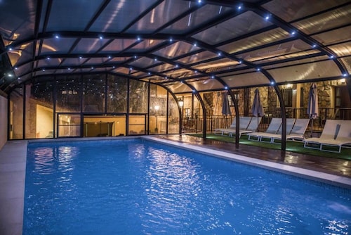 El Encanto del Alberche, 'Casa 2' avec vue sur les montagnes, piscine partagée et Wi-Fi