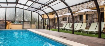 El Encanto del Alberche 'Casa 4' met Uitzicht op de Bergen, Gedeeld Zwembad en Wi-Fi