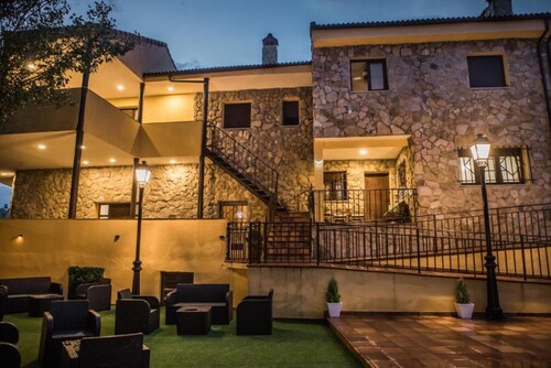 El Encanto del Alberche 'Casa 4' with Mountain View, Shared Pool and Wi-Fi