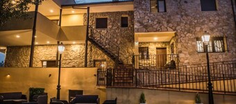 El Encanto del Alberche 'Casa 4' with Mountain View, Shared Pool and Wi-Fi