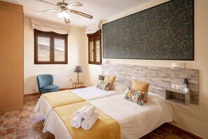 2 bedrooms, iron/ironing board, free WiFi, bed sheets - El Encanto del Alberche 'Casa 5' with Mountain View, Shared Pool and Wi-Fi (Villanueva De Avila)