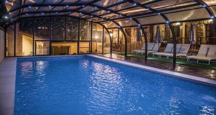 El Encanto del Alberche 'Casa 5' with Mountain View, Shared Pool and Wi-Fi