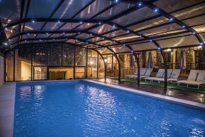 El Encanto del Alberche 'Casa 5' con vistas a la montaña, piscina compartida y Wi-Fi