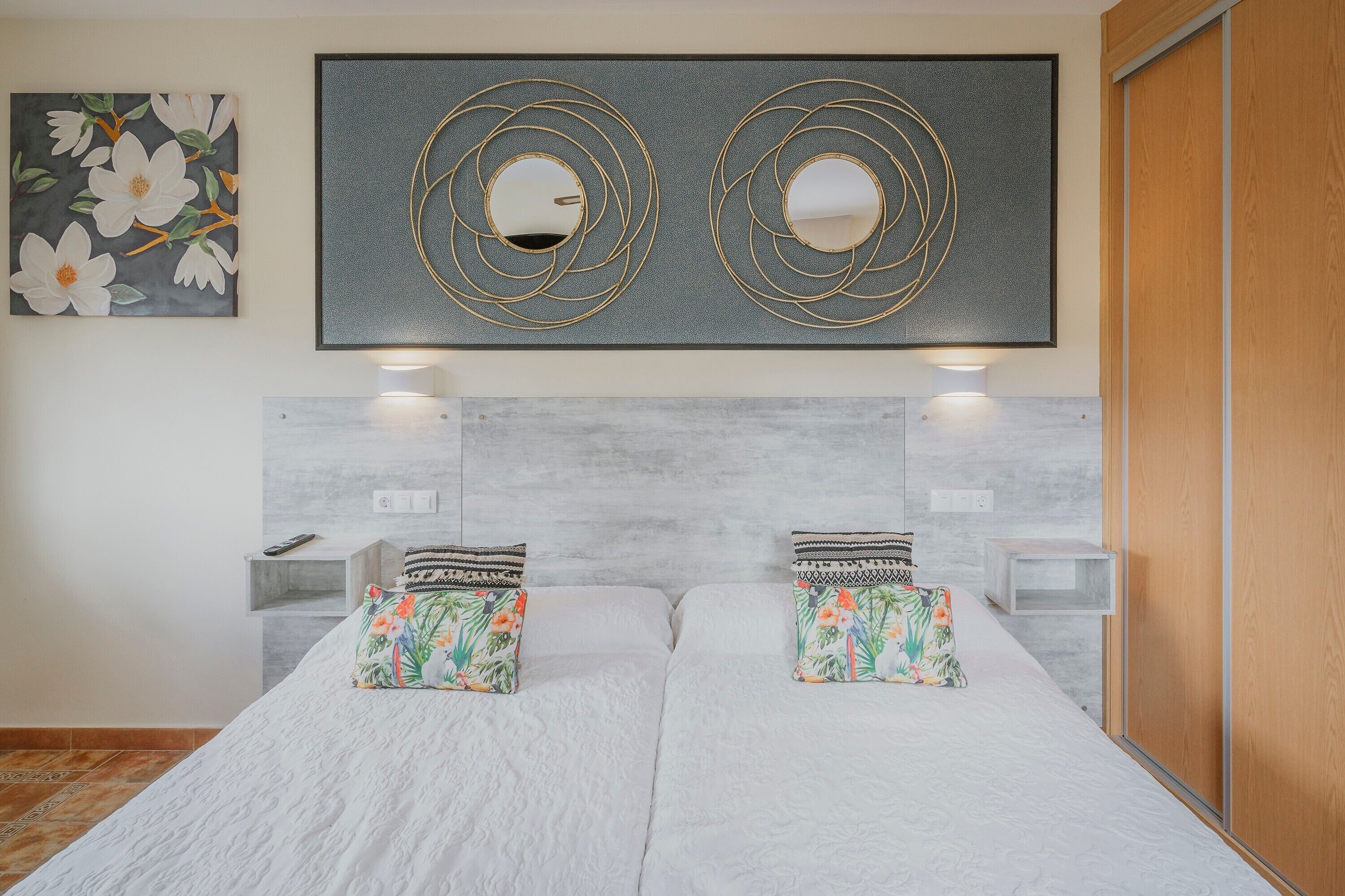 2 habitaciones, tabla de planchar con plancha y wifi gratis 