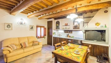 Télévision, cheminée