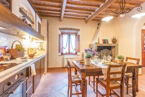 Dining - Apartment 'Ambra' with Shared Pool, Wi-Fi and Air Conditioning (San Miniato)