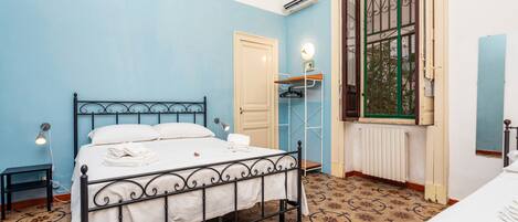 1 quarto, Wi-Fi de cortesia, roupa de cama