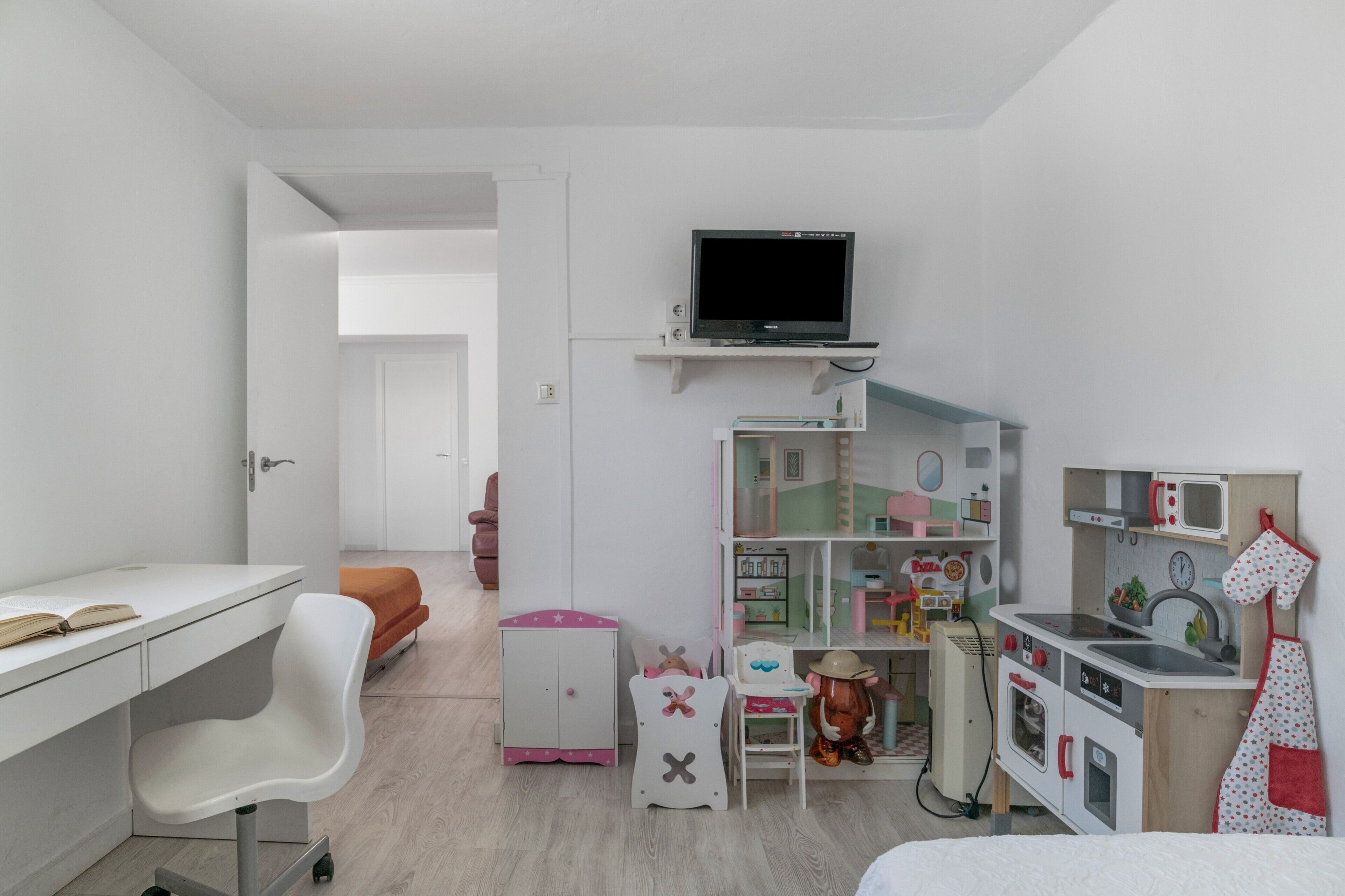 3 bedrooms, iron/ironing board, free WiFi, bed sheets