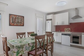 Dining - Holiday Home 'Casa Tahivilla' with Private Terrace, Private Garden and Wi-Fi (Tahivilla)