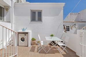 Outdoor dining - Holiday Home 'Casa Tahivilla' with Private Terrace, Private Garden and Wi-Fi (Tahivilla)