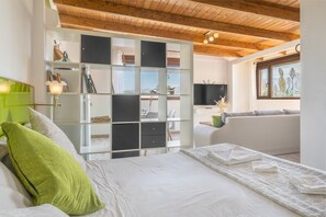 1 bedroom, free WiFi, bed sheets - Studio 'Mirador' with Mountain View, Wi-Fi and Air Conditioning (Ambroz)
