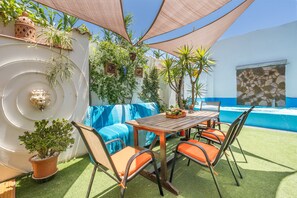 Outdoor dining - Studio 'Mirador' with Mountain View, Wi-Fi and Air Conditioning (Ambroz)