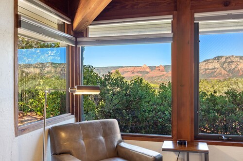 Discover luxury at Sedona Red Rock View, a stunning 2-bedroom home in West Sedona.